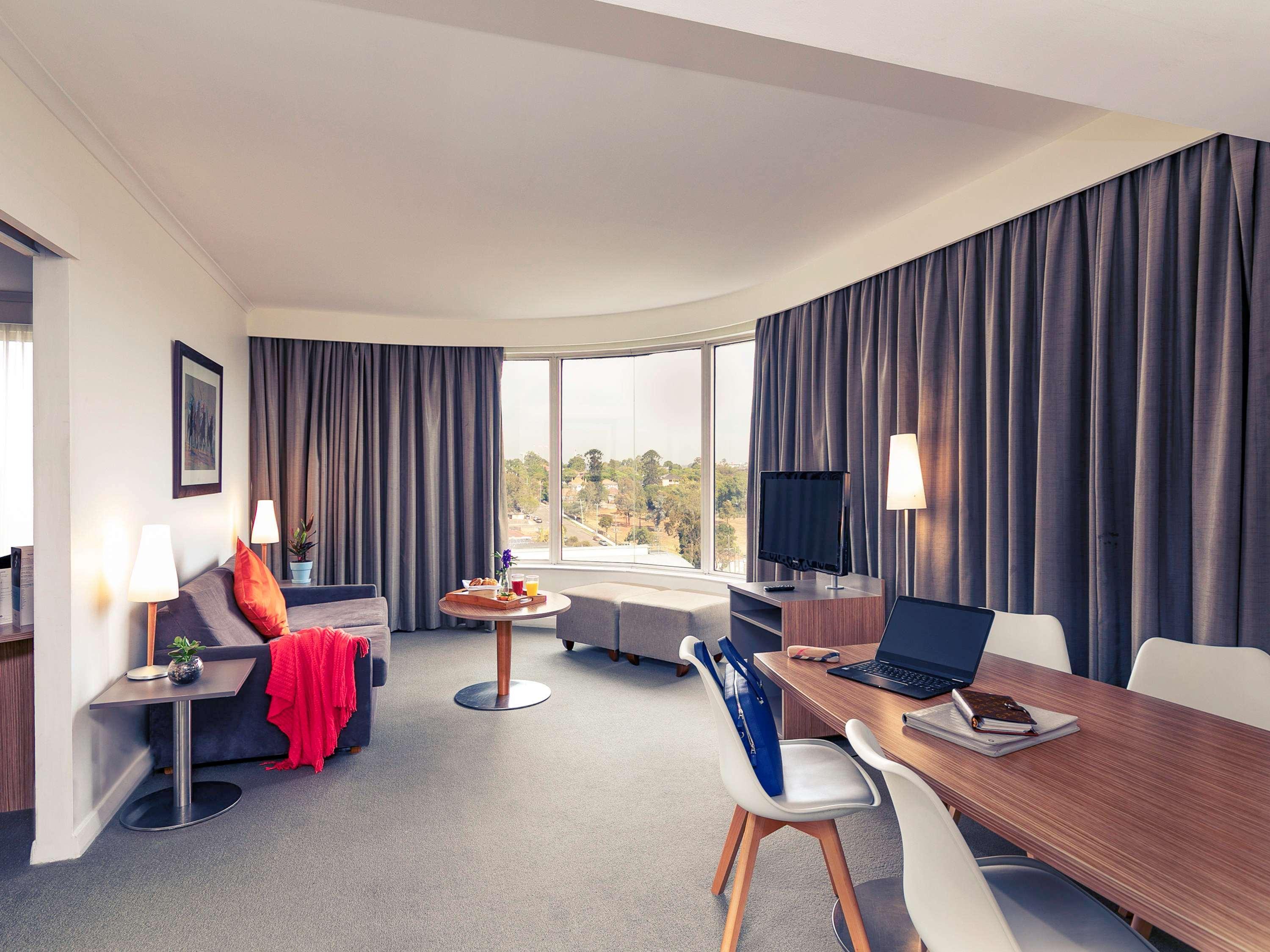 Mercure Sydney Parramatta Rosehill Buitenkant foto