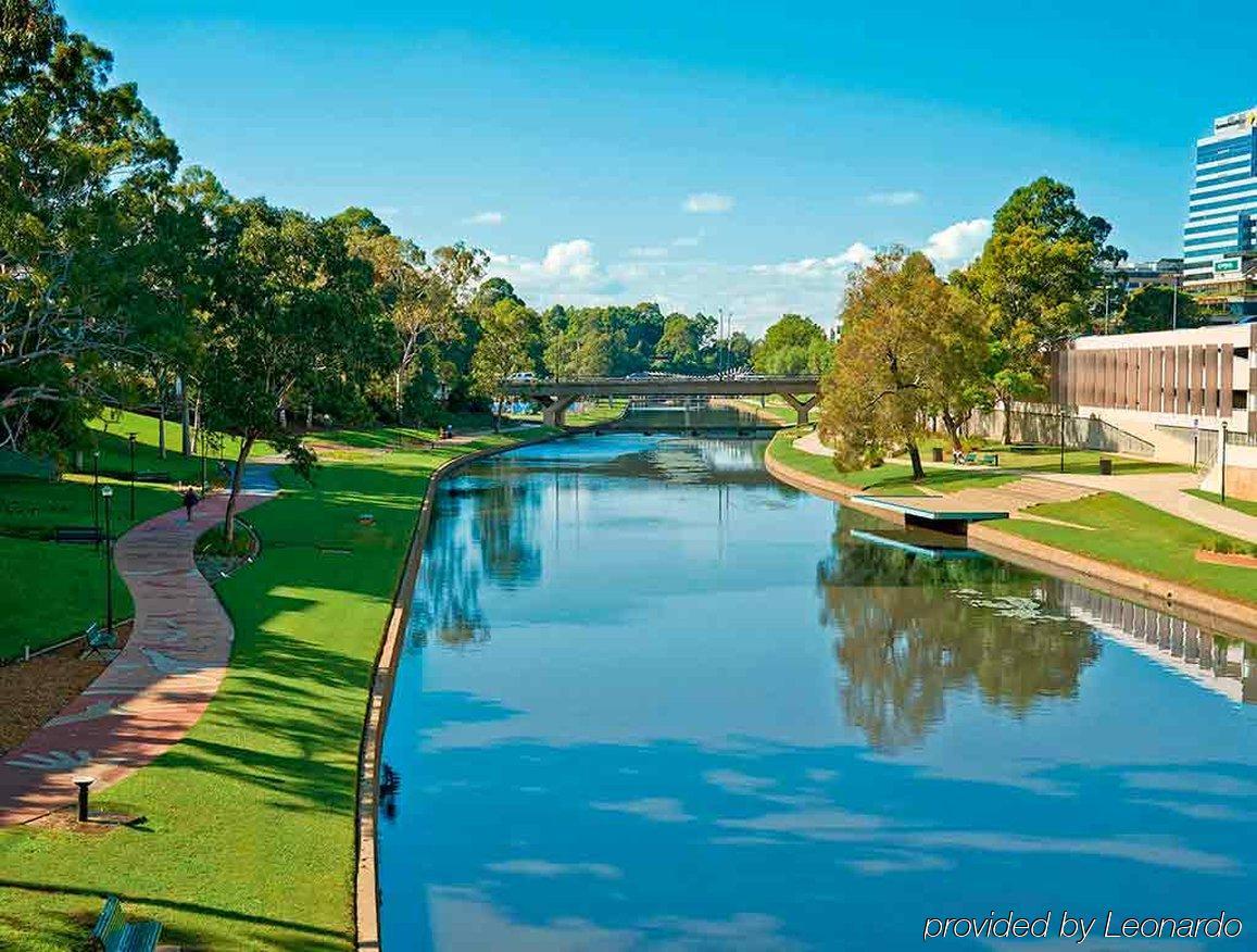 Mercure Sydney Parramatta Rosehill Buitenkant foto